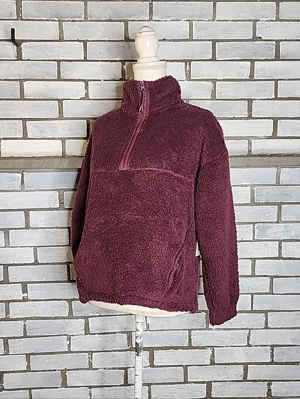 • NWT No Boundaries Women's Long Sleeve Plush Pullover Size XXS Dark Cherry